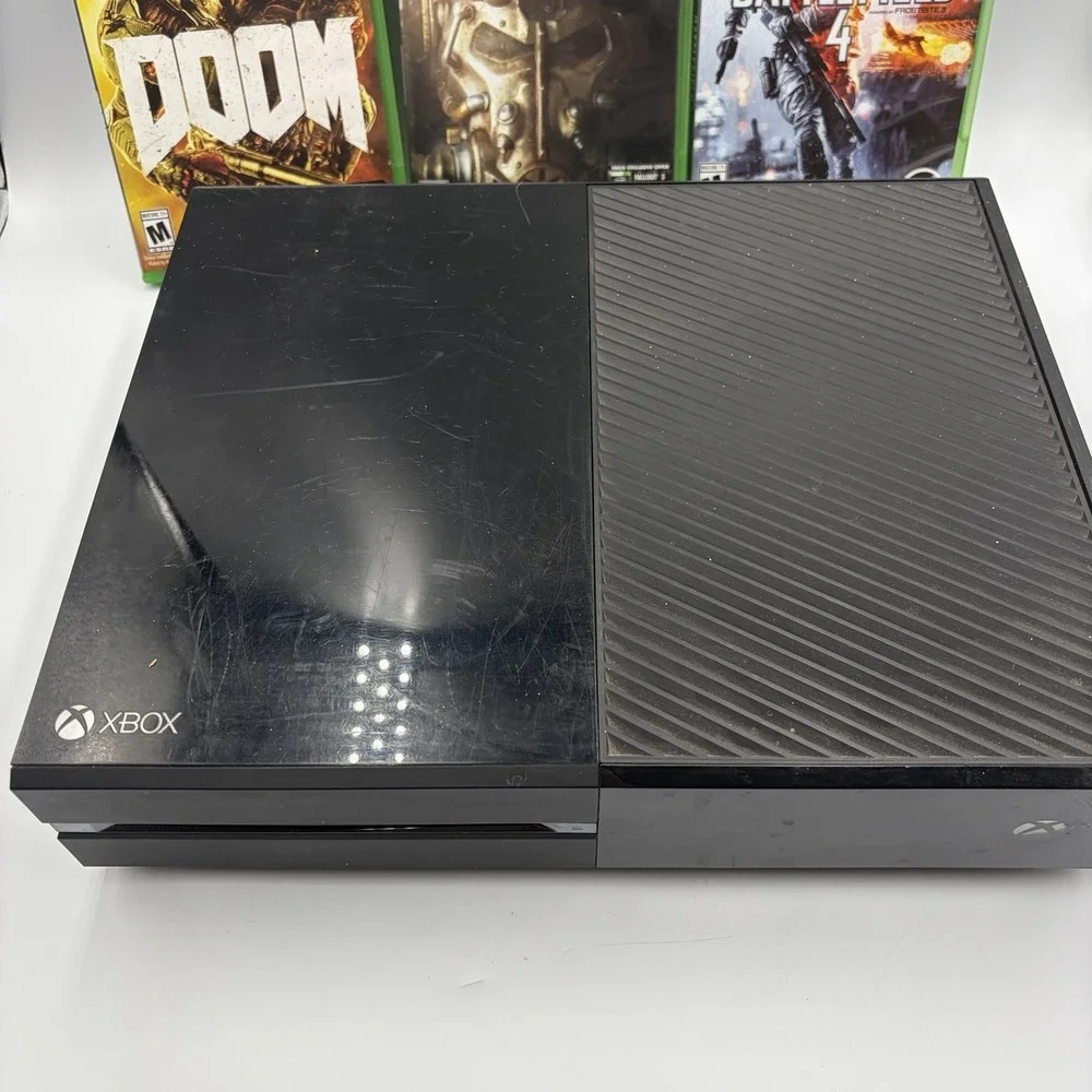 Microsoft Xbox One Model 1540 Console Bundle 500 GB, Controller, Headset 3 Games